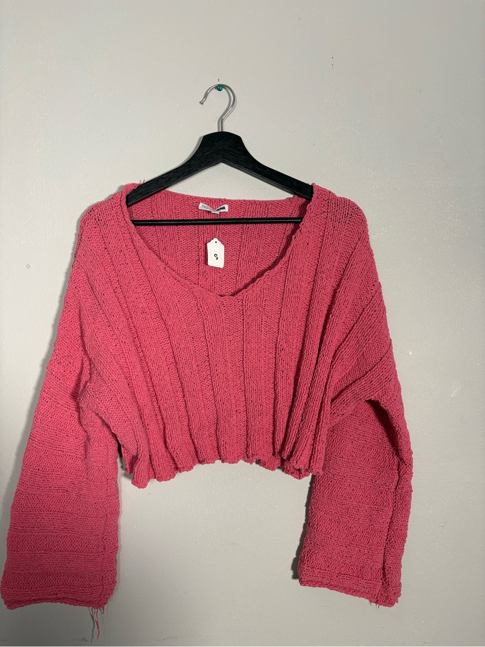 Fashion Nova Pink Cropped Chunky Knit V-Neck Sweater